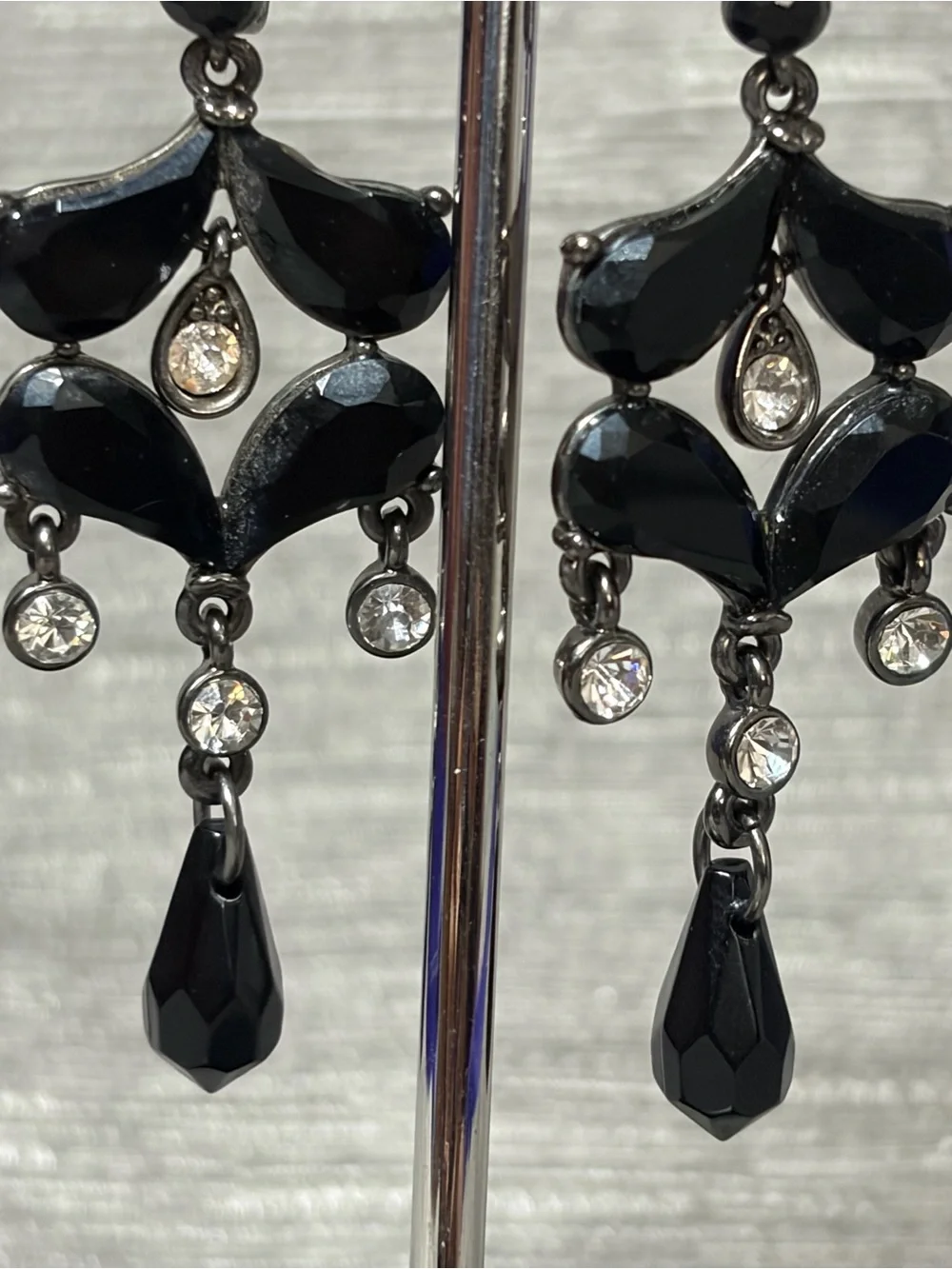 N/A elegant dramatic